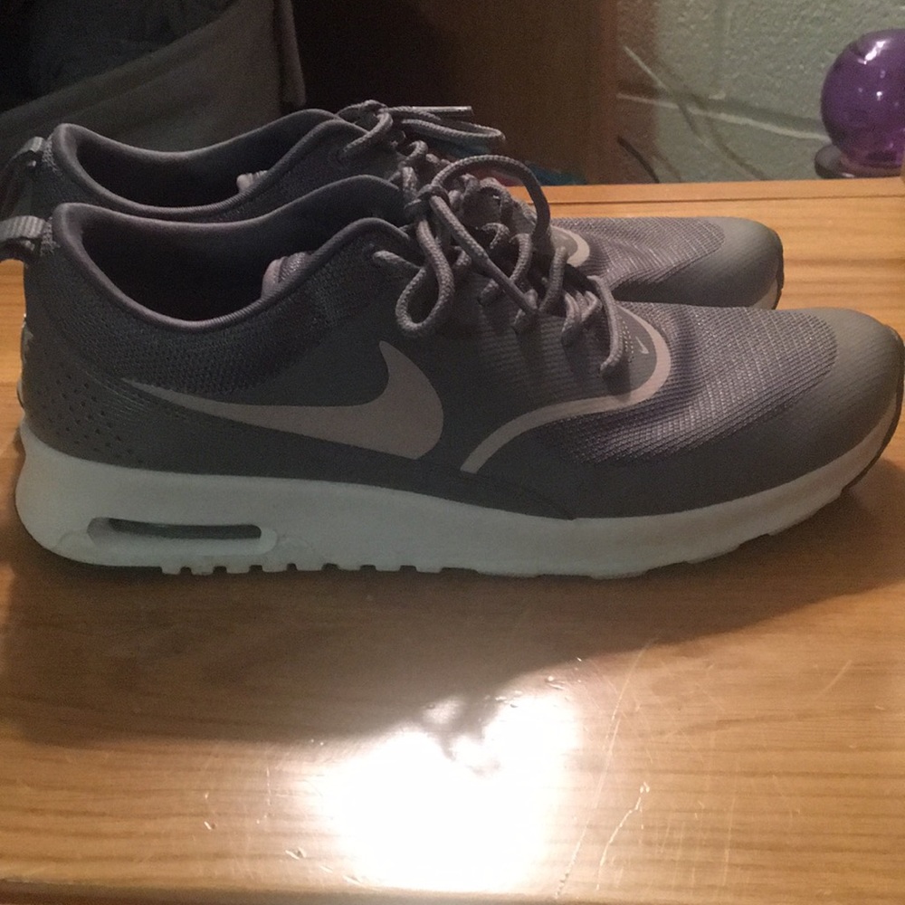 Grey and rose pink women’s air max Thea